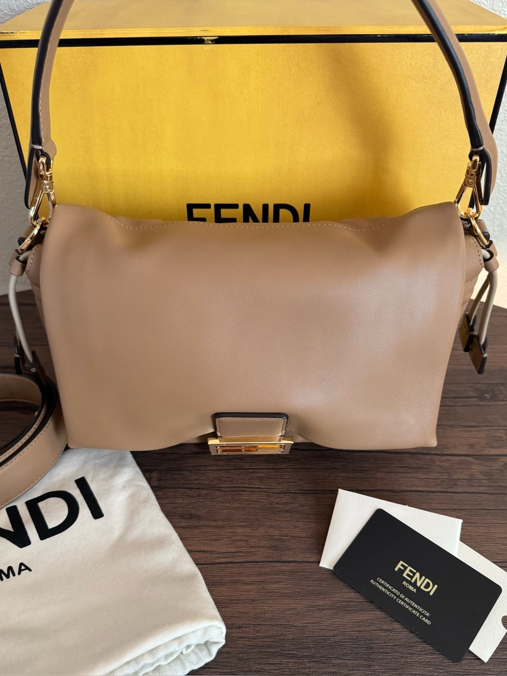 ❌SOLD❌NEW FENDI Baguette Soft Medium Lambskin Leather Bag in Cappuccino - Picture 3 of 9